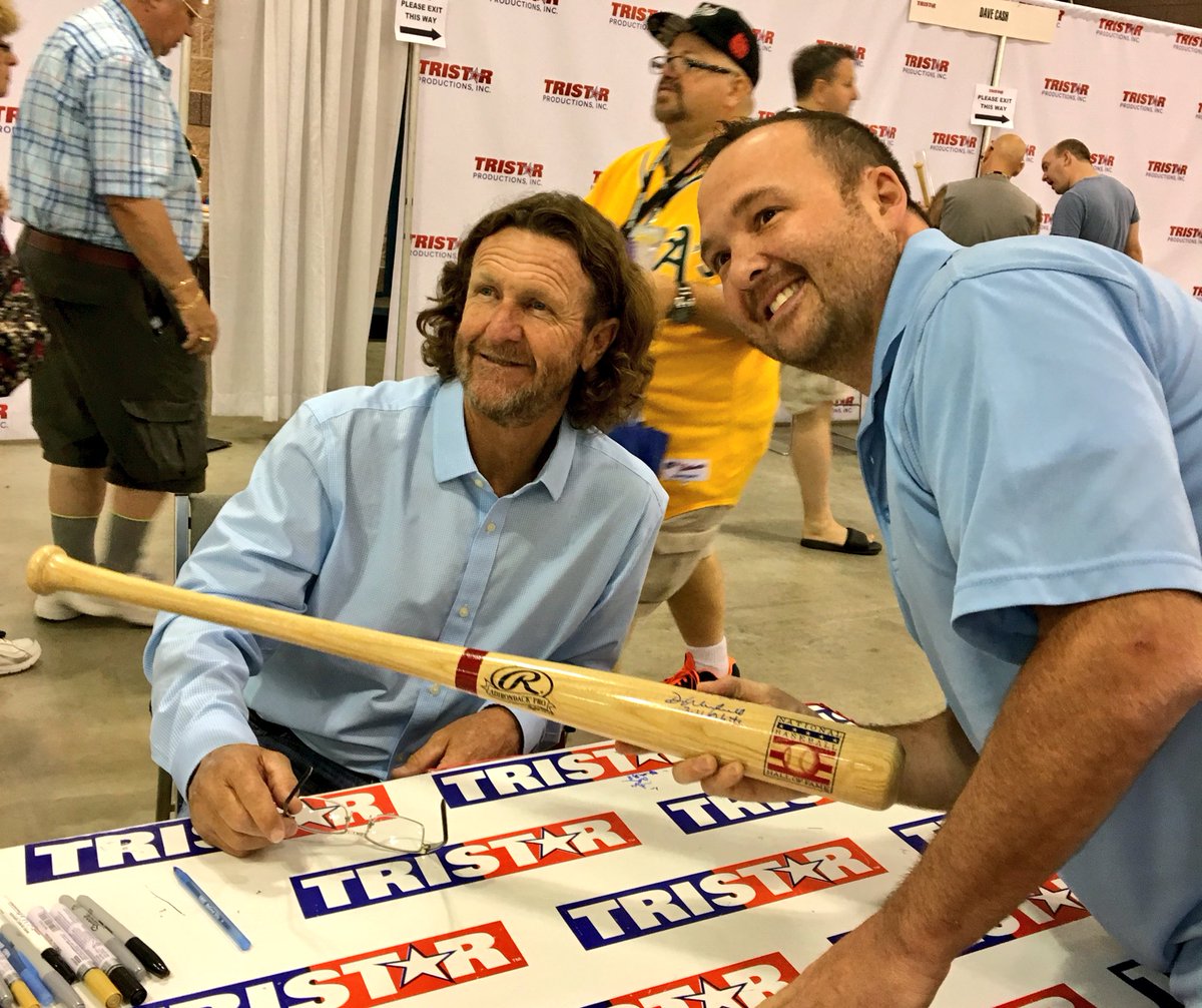 Via @TRISTAR1: HOFer, 2x AL MVP, 3x All-Star, 3x Silver Slugger, 3,000 Hit Club Robin Yount at the #TRISTAR Autograph Pavilion